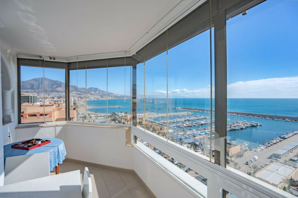 Middle Floor Apartment Fuengirola Málaga - image 3