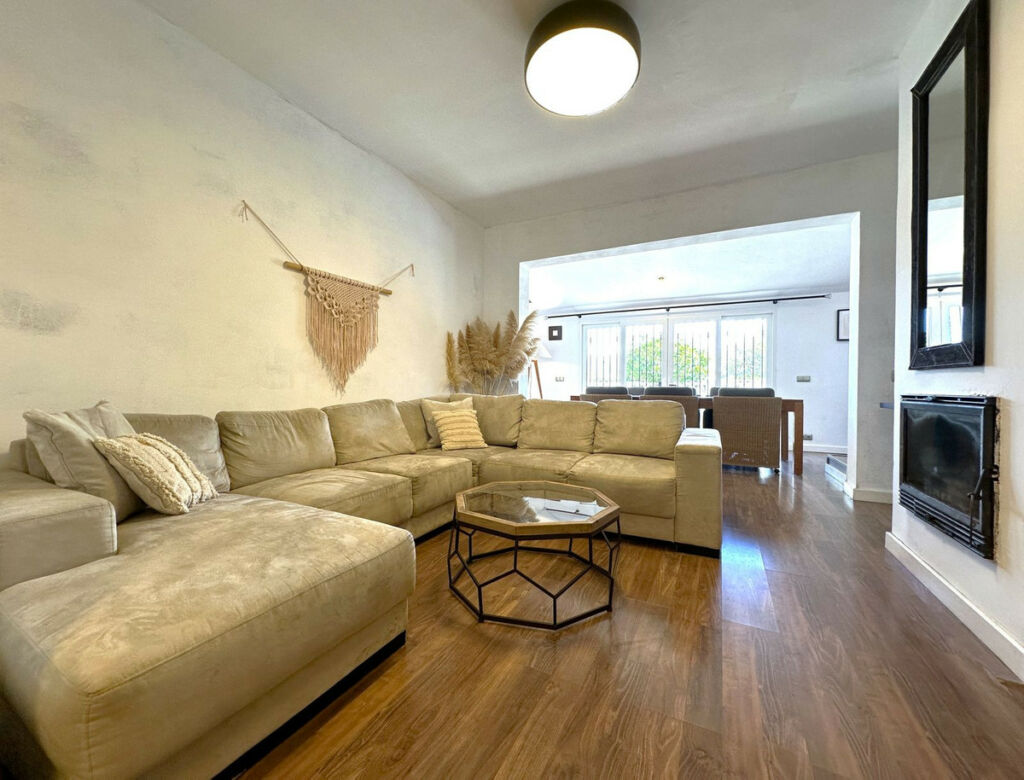 Semi-Detached House La Duquesa Málaga - image 3