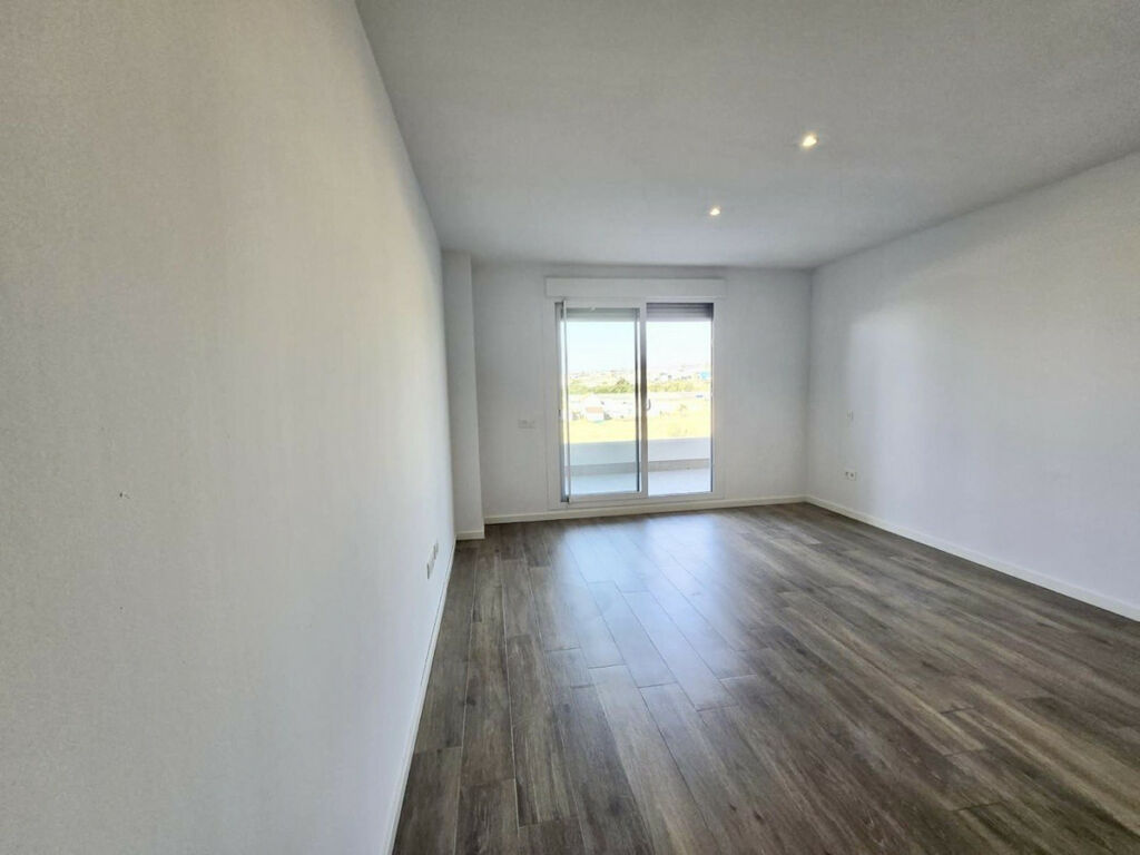 Middle Floor Apartment La Campana Málaga - image 3