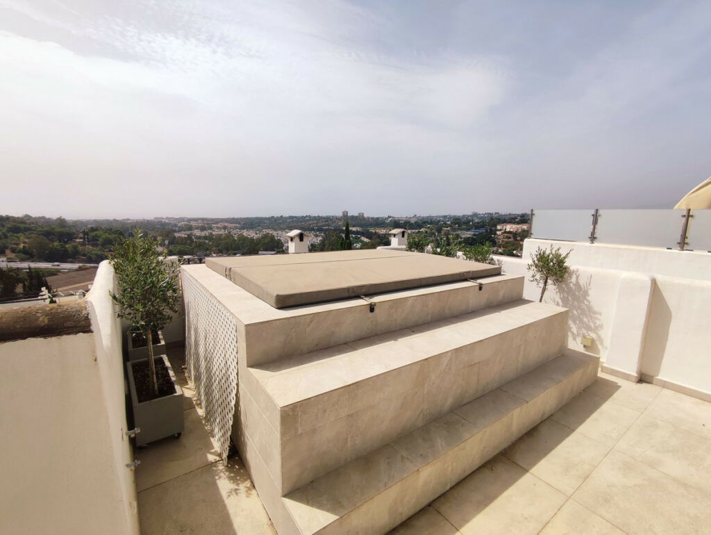 Townhouse Nagüeles Málaga - image 3