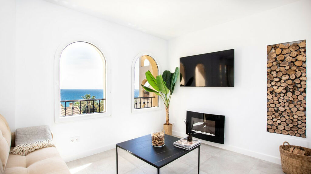 Middle Floor Apartment Torrenueva Málaga - image 3