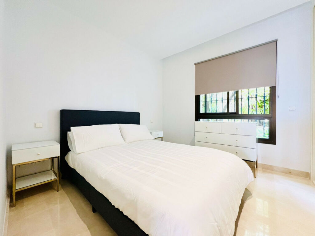 Middle Floor Apartment La Quinta Málaga - image 3