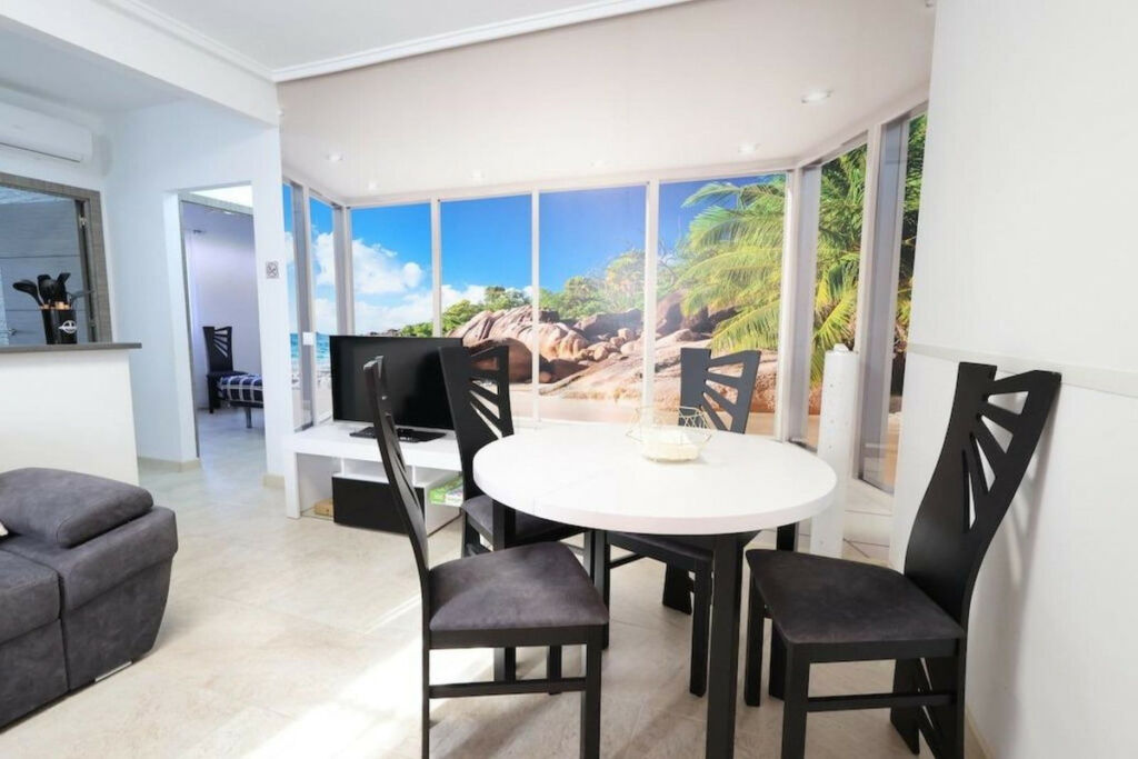 Ground Floor Apartment Torrevieja Alicante - image 3