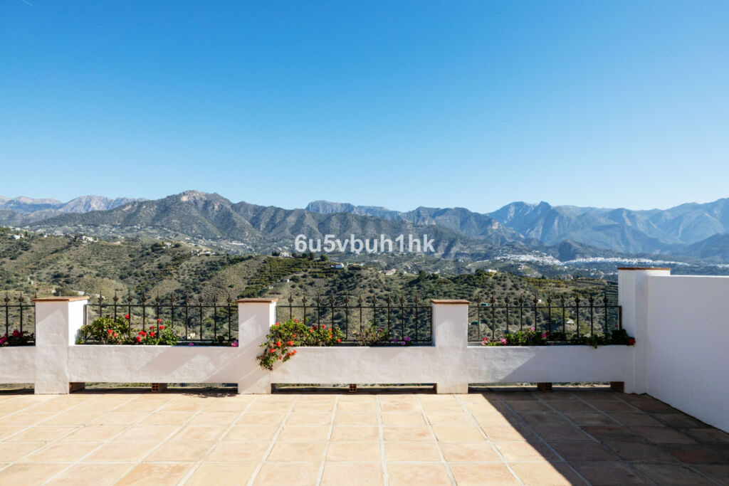 Detached Villa Torrox Málaga - image 3