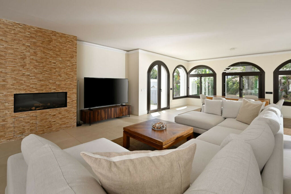 Detached Villa Marbesa Málaga - image 3