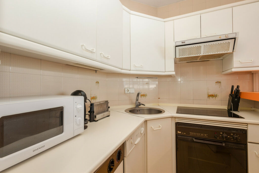 Middle Floor Apartment Puerto Banús Málaga - image 3