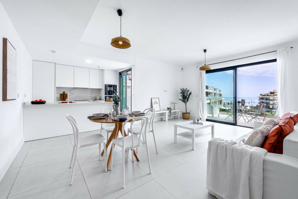 Middle Floor Apartment Higueron Málaga - image 3