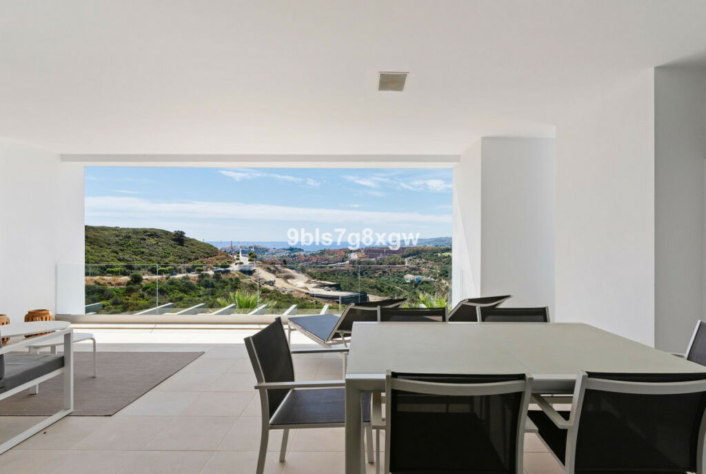 Middle Floor Apartment Casares Playa Málaga - image 3