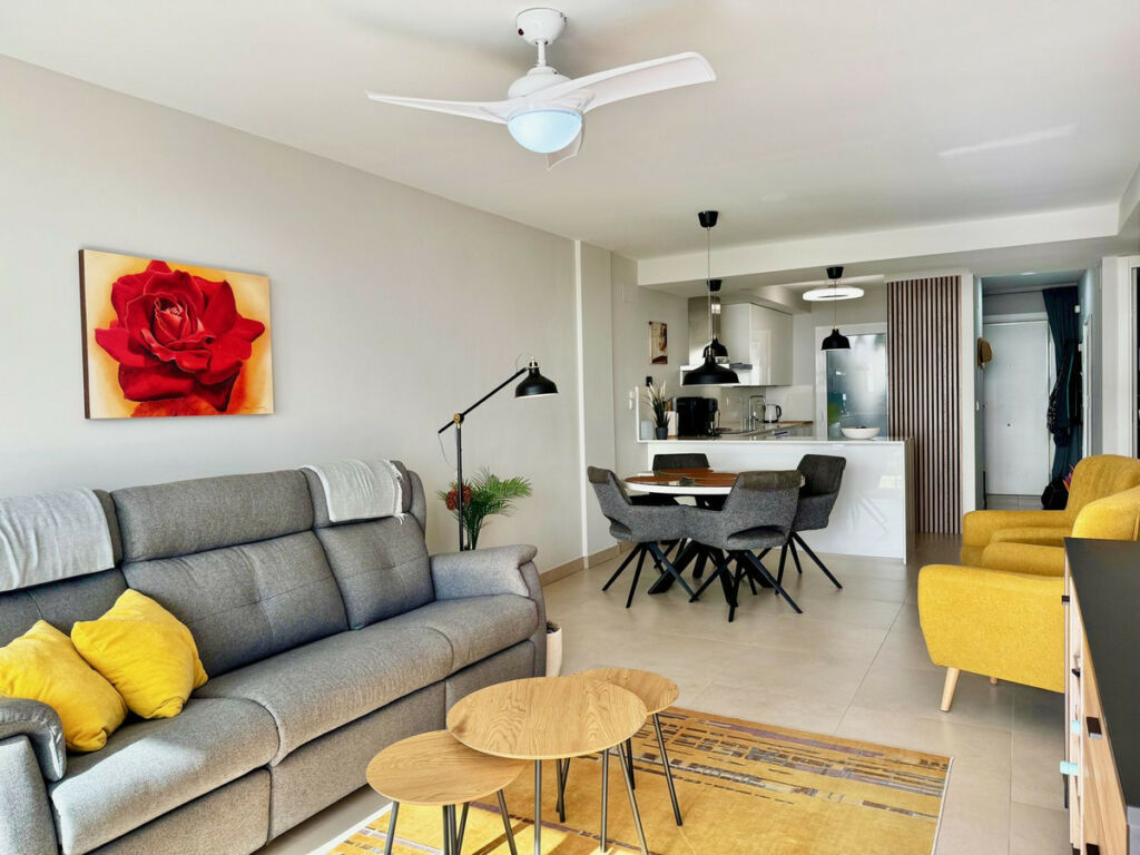 Middle Floor Apartment Torreblanca Málaga - image 3