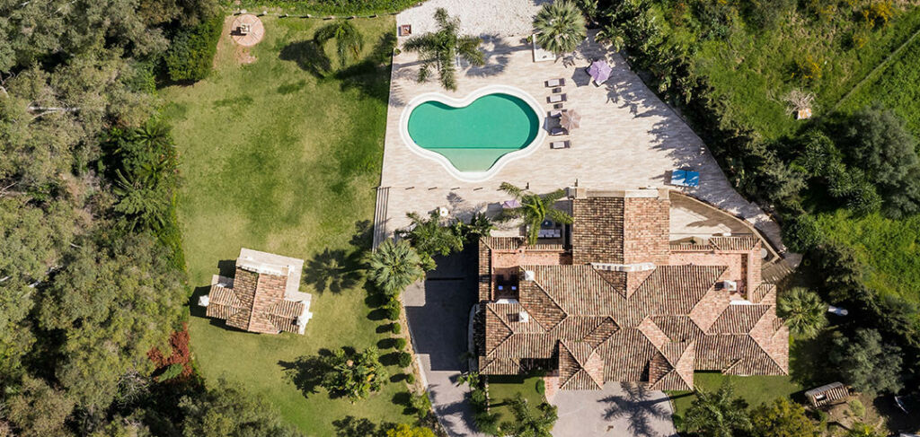 Detached Villa Nueva Andalucía Málaga - image 3