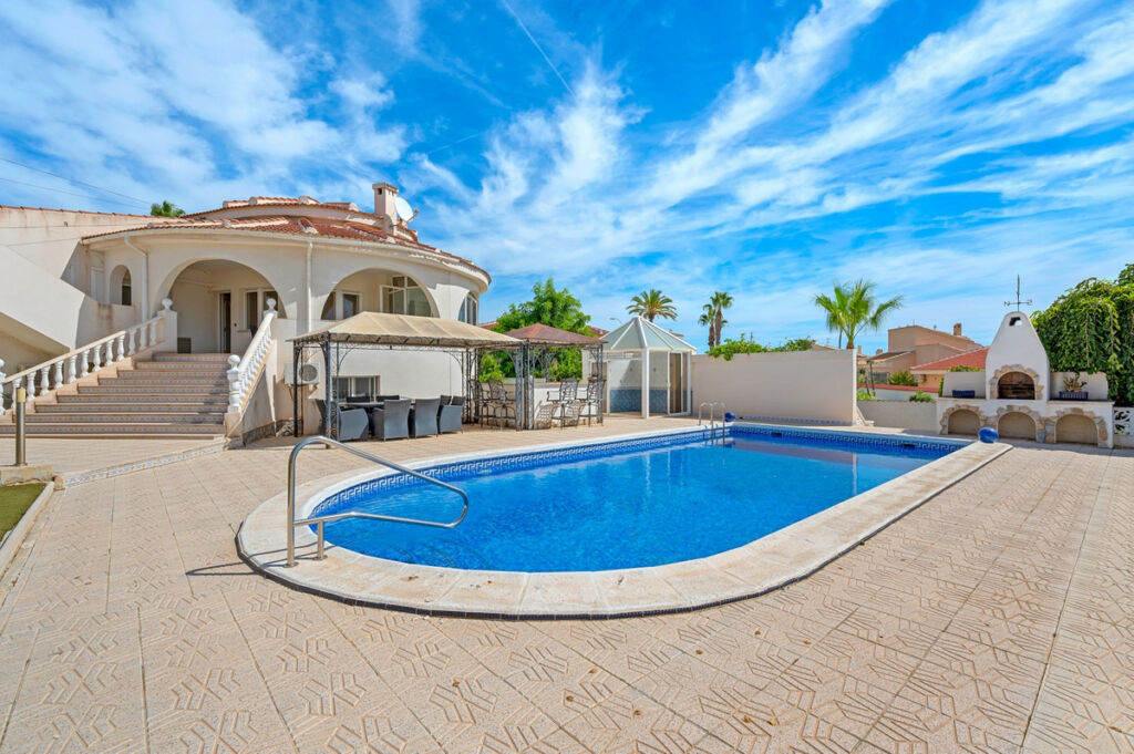 Detached Villa Ciudad Quesada Alicante - image 3