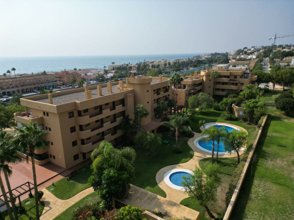 Middle Floor Apartment La Cala de Mijas Málaga - image 3