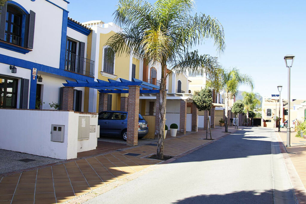 Townhouse Guadalmina Alta Málaga - image 3