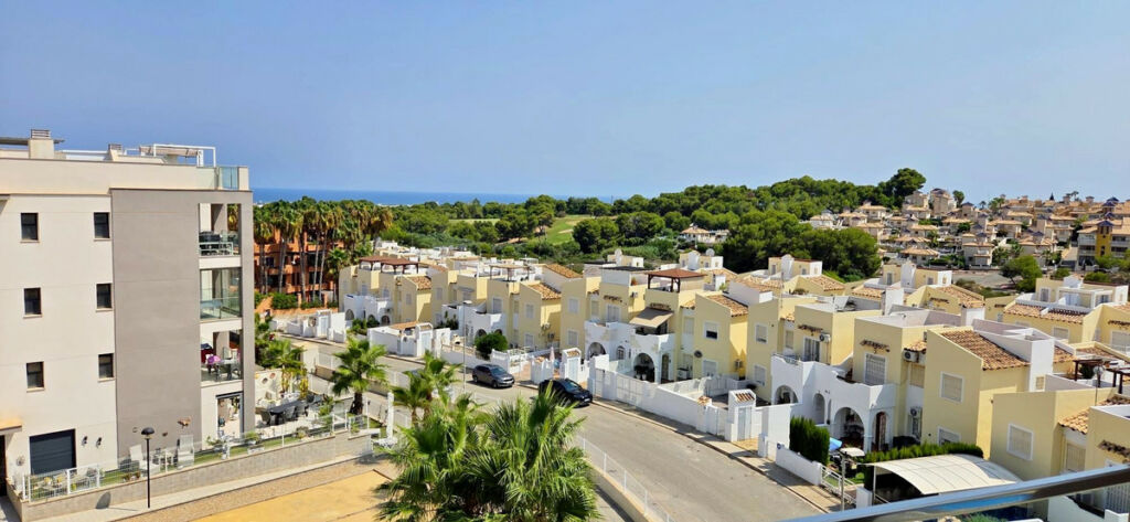 Penthouse Villamartin Alicante - image 3