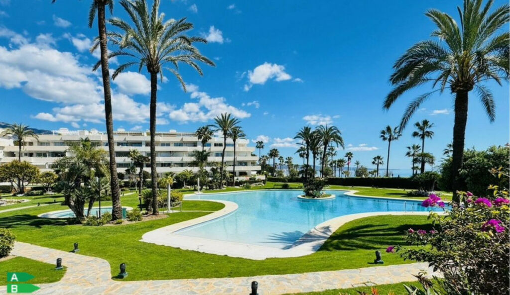 Middle Floor Apartment Marbella Málaga - image 3