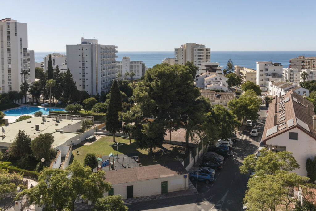 Middle Floor Apartment Benalmadena Costa Málaga - image 3