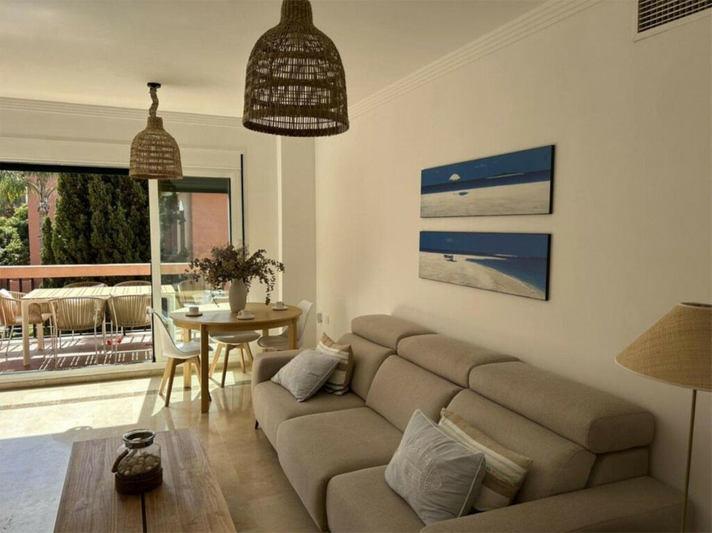 Middle Floor Apartment Marbesa Málaga - image 3