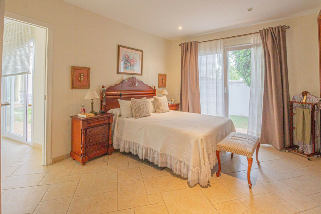 Detached Villa La Línea Cádiz - image 2