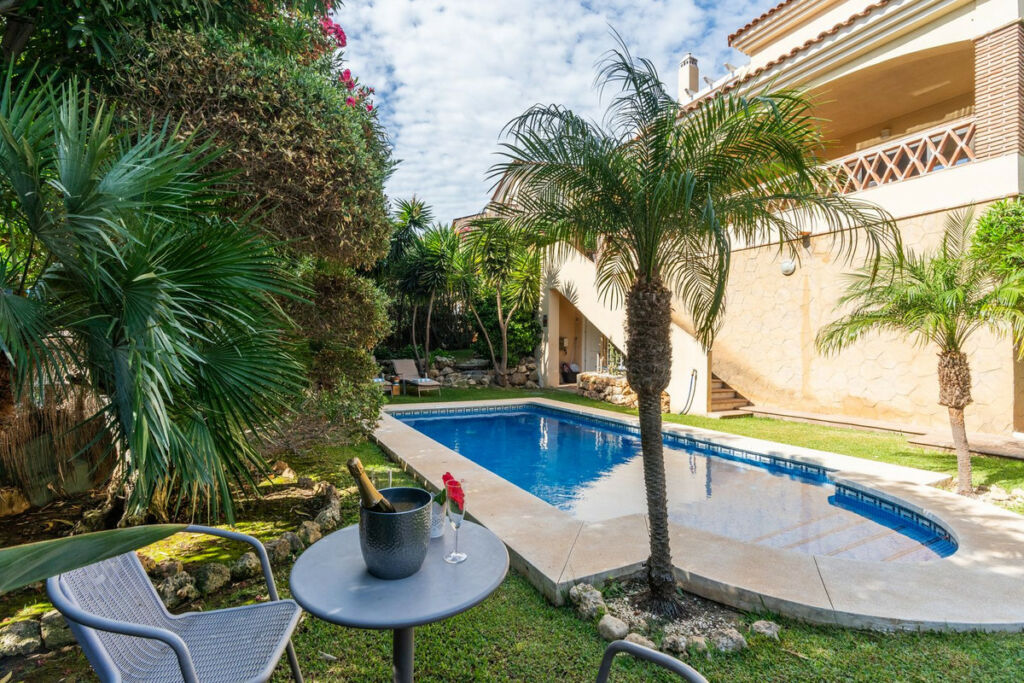 Detached Villa Riviera del Sol Málaga - image 3