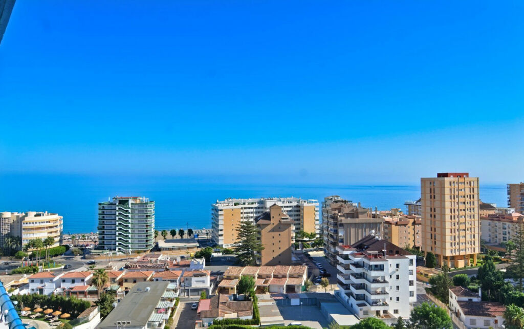 Middle Floor Apartment Torreblanca Málaga - image 3