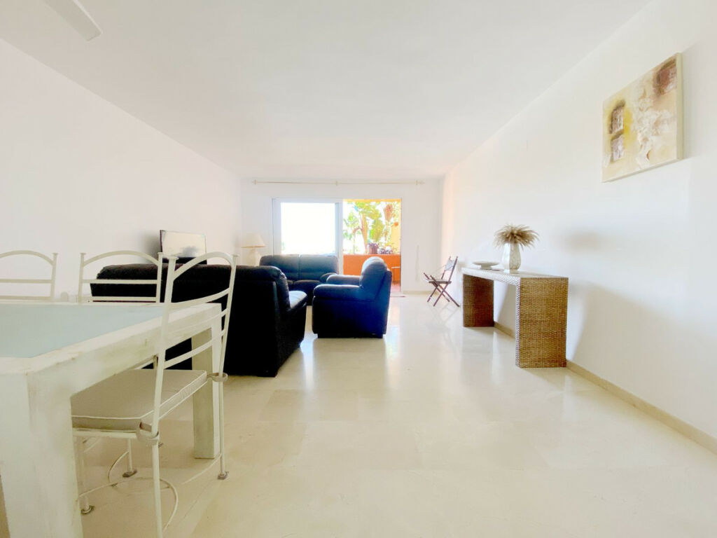 Middle Floor Apartment Manilva Málaga - image 3