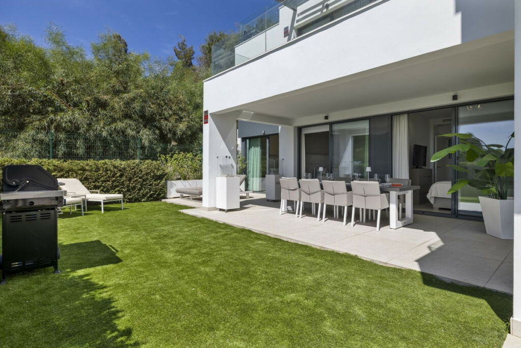 Ground Floor Apartment Benahavís Málaga - image 3
