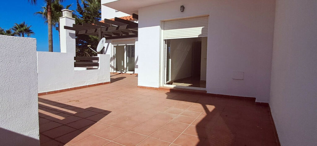 Ground Floor Apartment La Duquesa Málaga - image 3