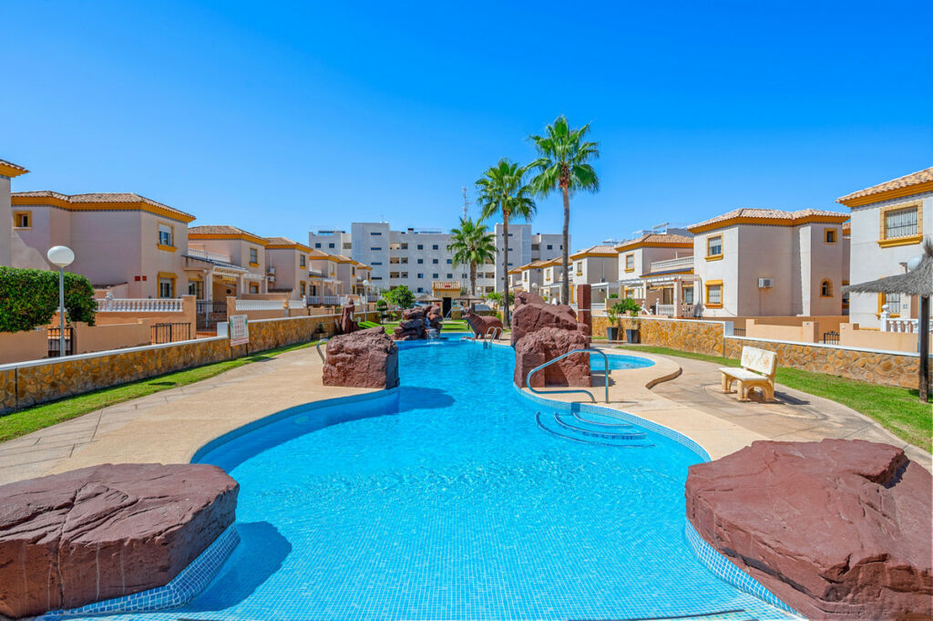 Penthouse Villamartin Alicante - image 3