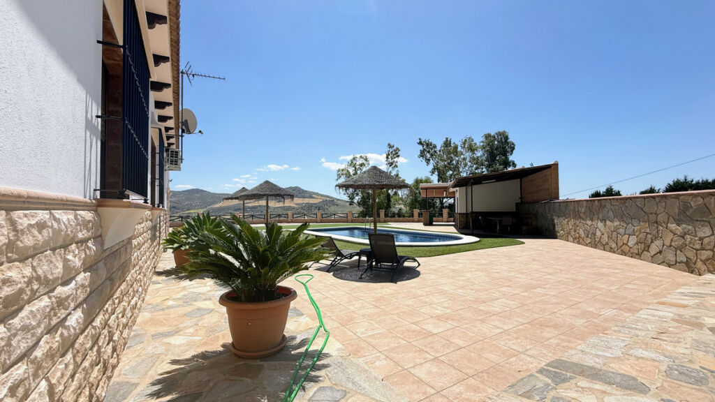 Detached Villa Valle de Abdalajis Málaga - image 3