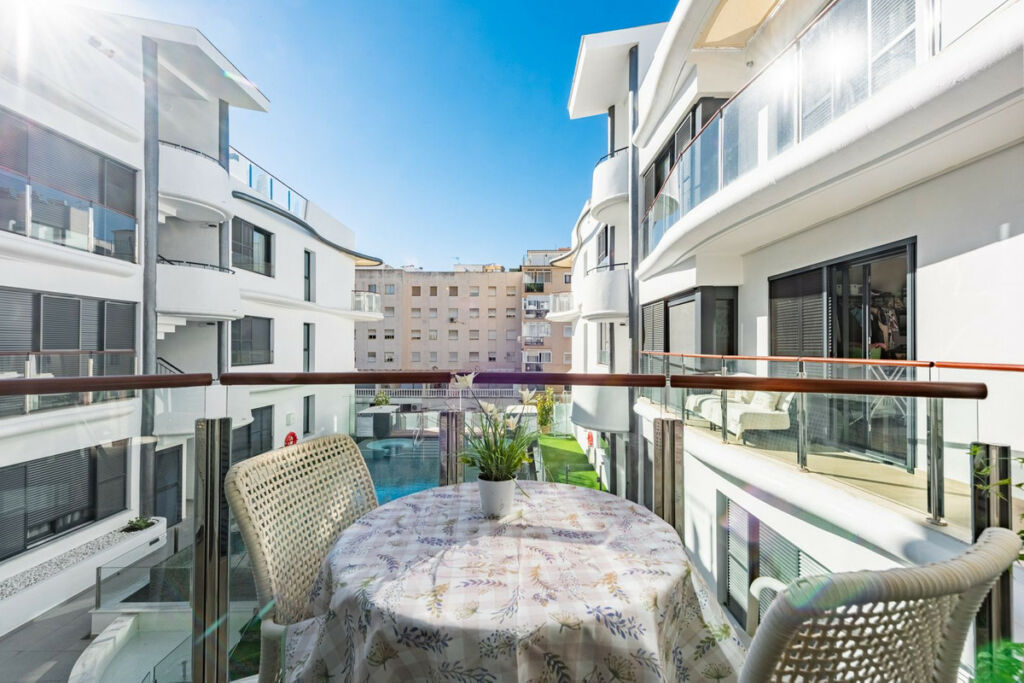 Middle Floor Apartment Estepona Málaga