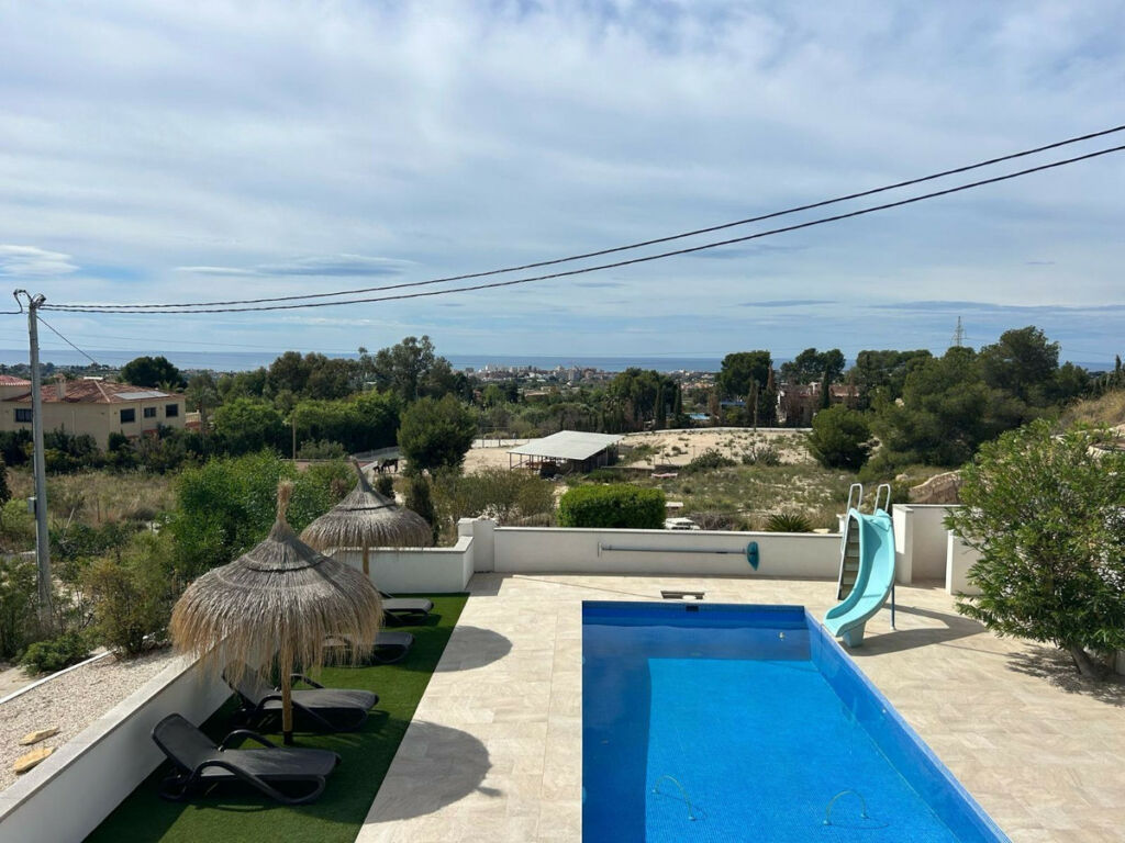 Bungalow Villajoyosa Alicante - image 3