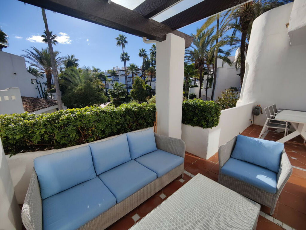 Middle Floor Apartment Puerto Banús Málaga - image 3
