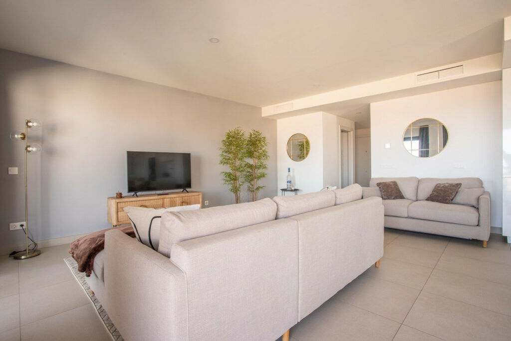 Middle Floor Apartment Calanova Golf Málaga - image 3