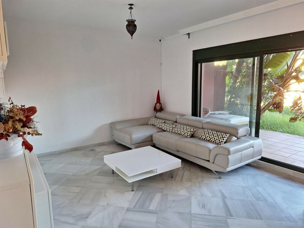Ground Floor Apartment La Duquesa Málaga - image 3