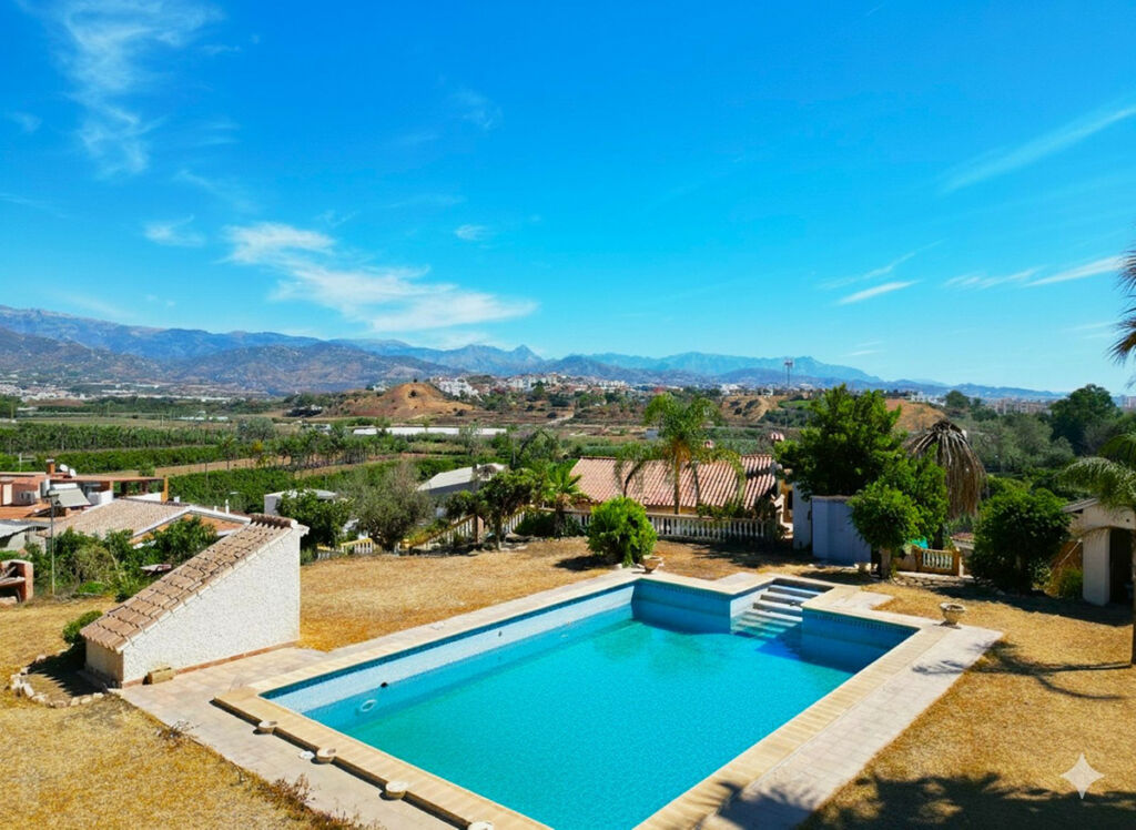 Detached Villa Almayate Málaga - image 3