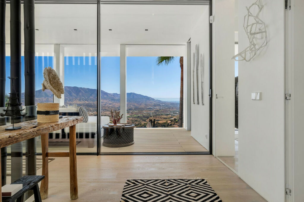 Detached Villa La Mairena Málaga - image 3