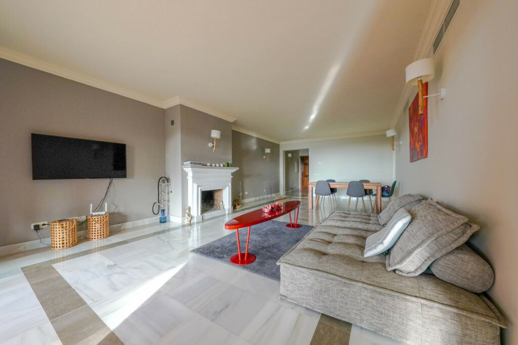 Middle Floor Apartment Monte Halcones Málaga - image 3