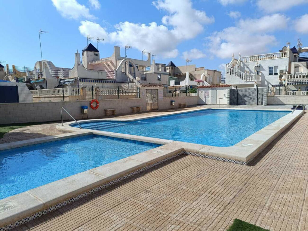 Townhouse Torrevieja Alicante - image 3