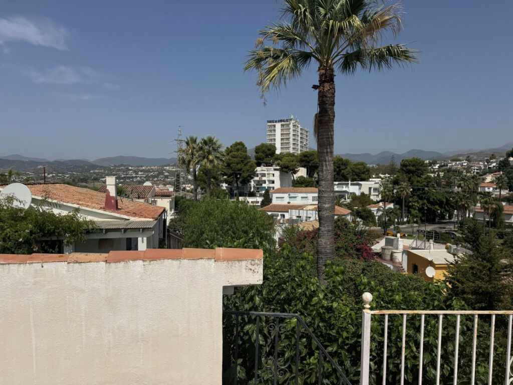 Detached Villa Nueva Andalucía Málaga - image 3