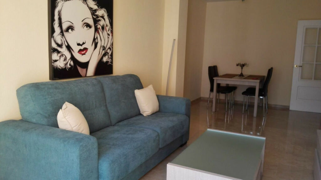 Middle Floor Apartment La Duquesa Málaga - image 3
