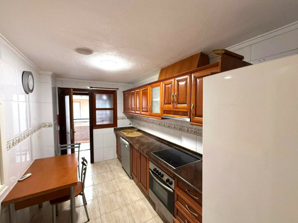 Middle Floor Apartment Torrevieja Alicante - image 3