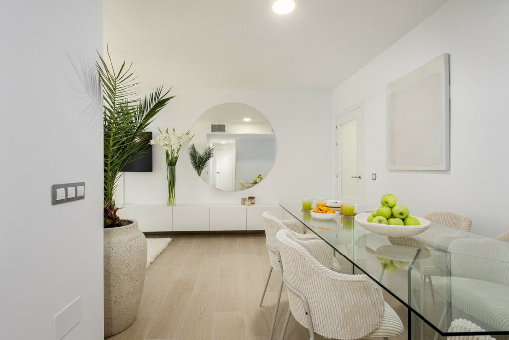 Middle Floor Apartment Estepona Málaga - image 3