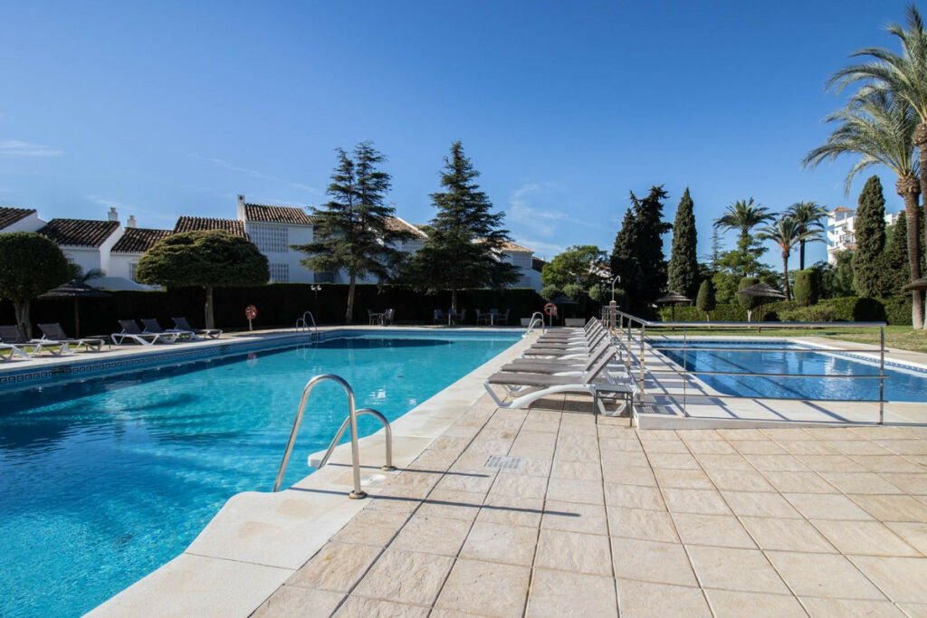 Penthouse Nueva Andalucía Málaga - image 3