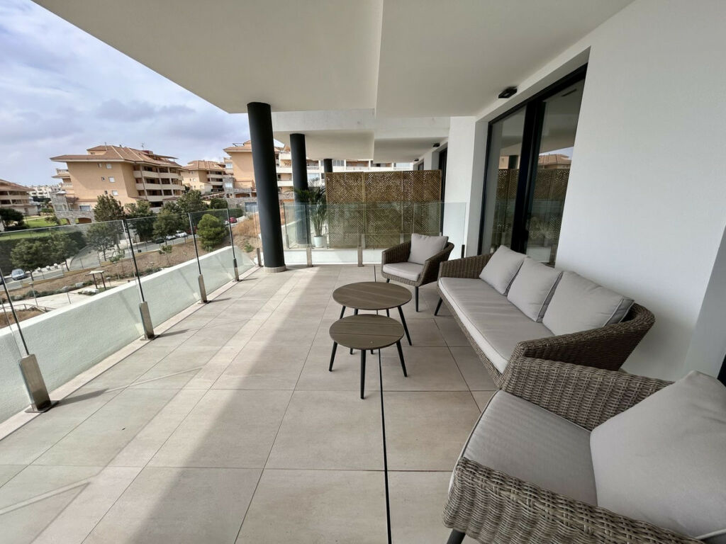 Middle Floor Apartment Fuengirola Málaga - image 3