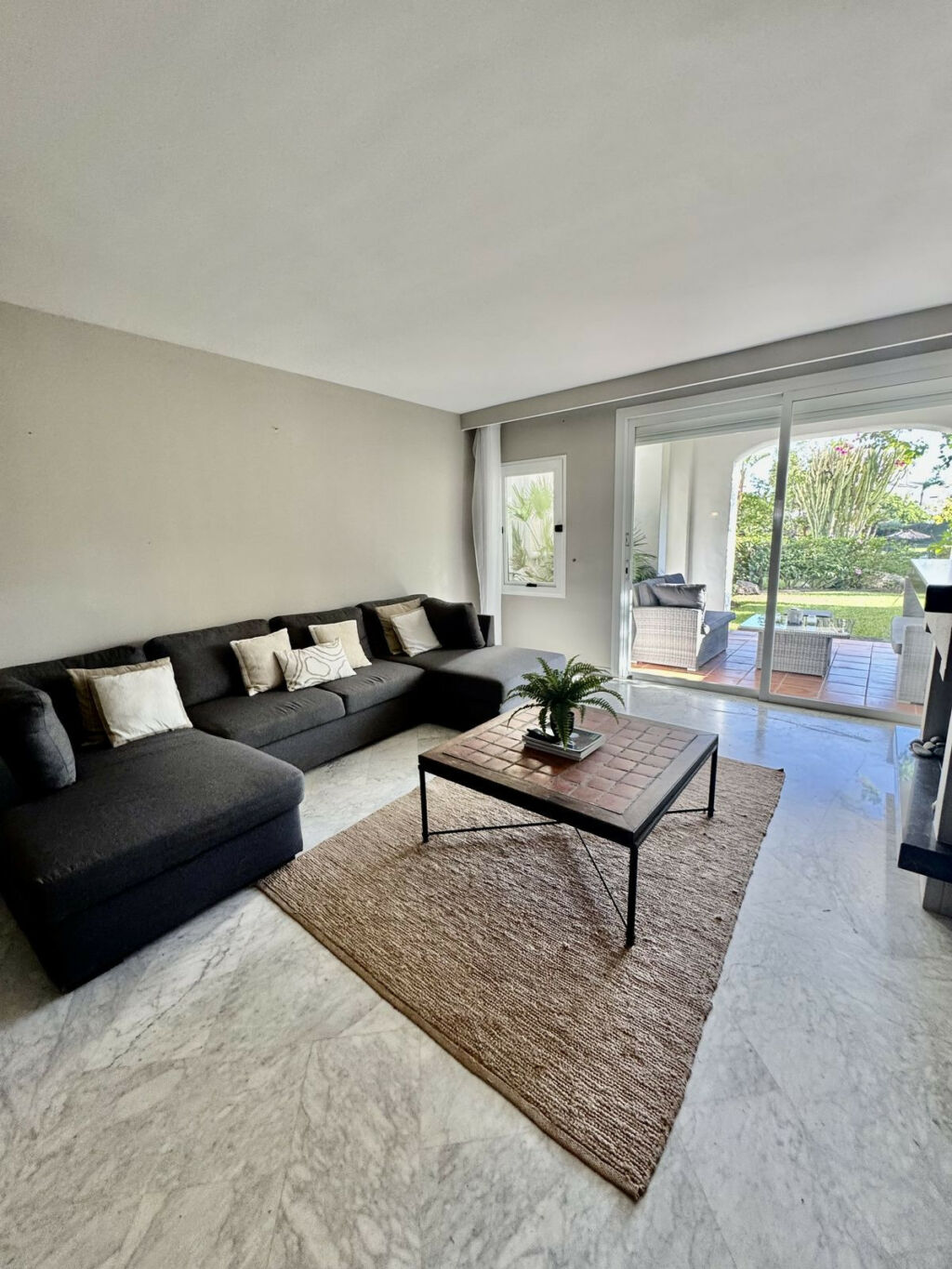 Townhouse New Golden Mile Málaga - image 3