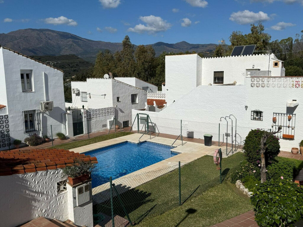 Townhouse Estepona Málaga - image 3