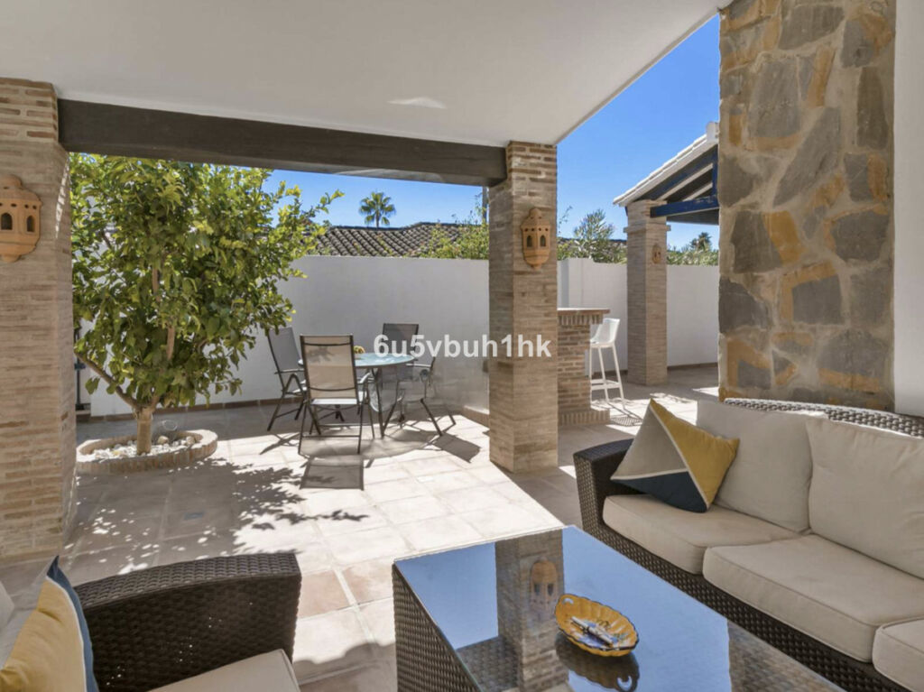 Townhouse El Paraiso Málaga - image 3
