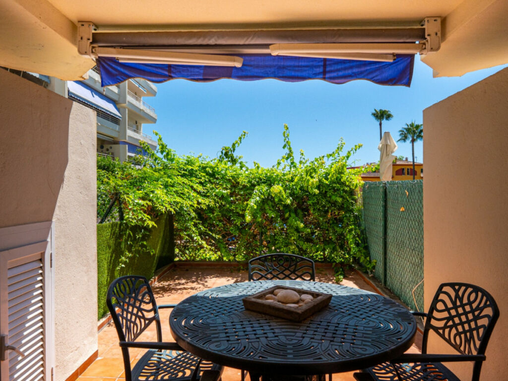 Middle Floor Apartment Marbella Málaga - image 3
