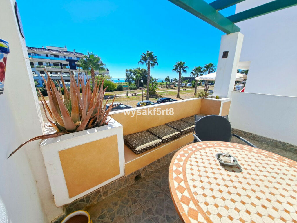 Middle Floor Apartment La Duquesa Málaga - image 3
