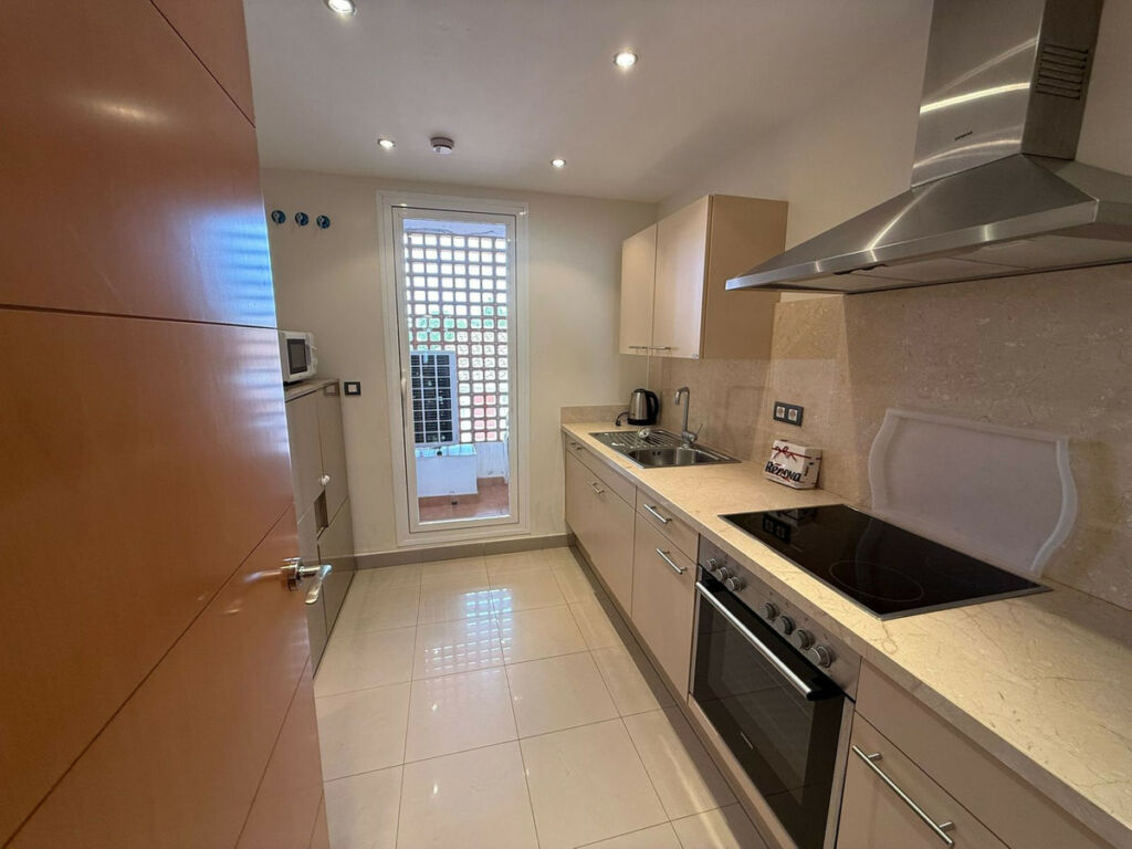 Middle Floor Apartment New Golden Mile Málaga - image 3